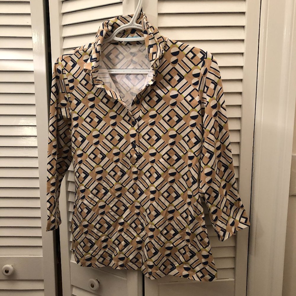 J. McLaughlin beige geometrical print  V-shaped top, S